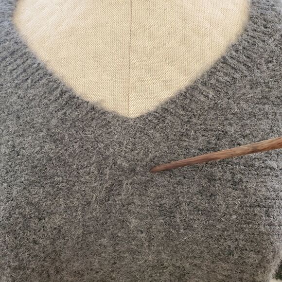 1.State Stripe V-Neck Tunic Sweater sz Medium - Picture 8 of 8